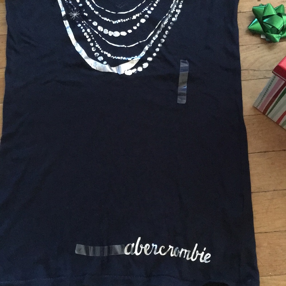 Rare Abercrombie Kids Festive Christmas Season Tee - Picture 5 of 8